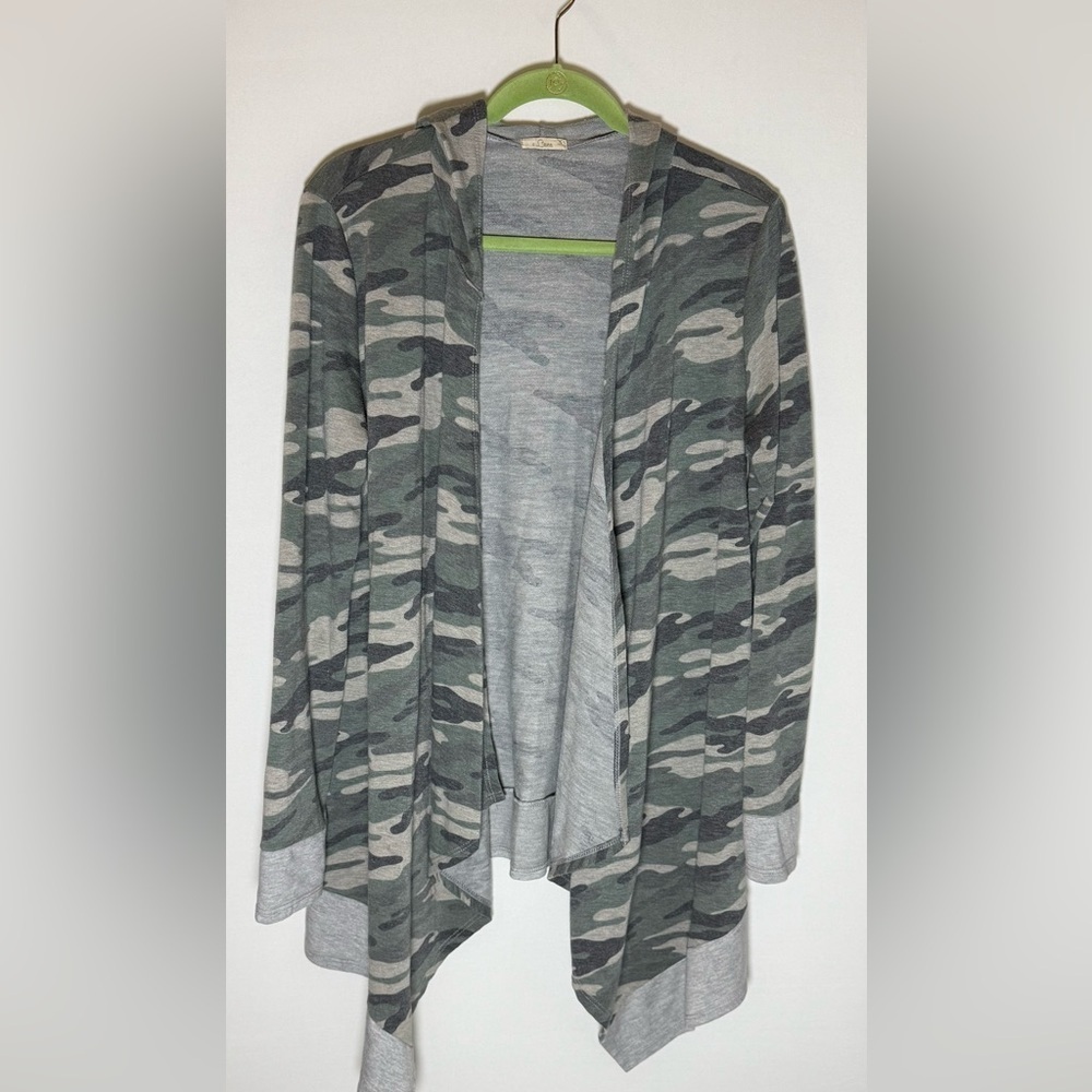 eLuna camo cardigan • Women’s medium